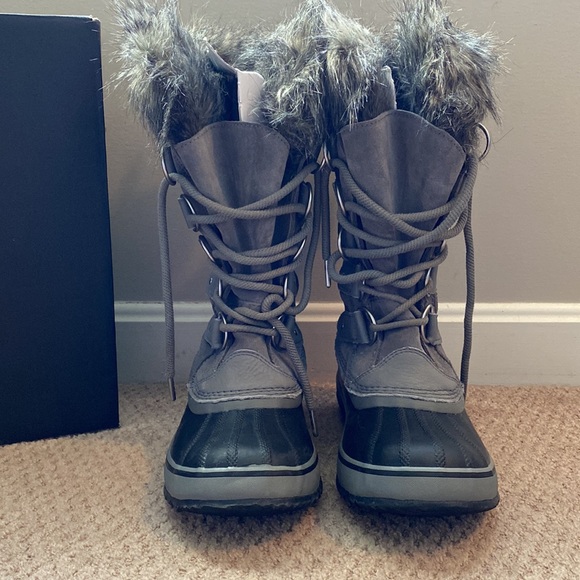 Basically new Sorel Joan of Arctic Waterproof boots - Size 9 - Picture 2 of 6